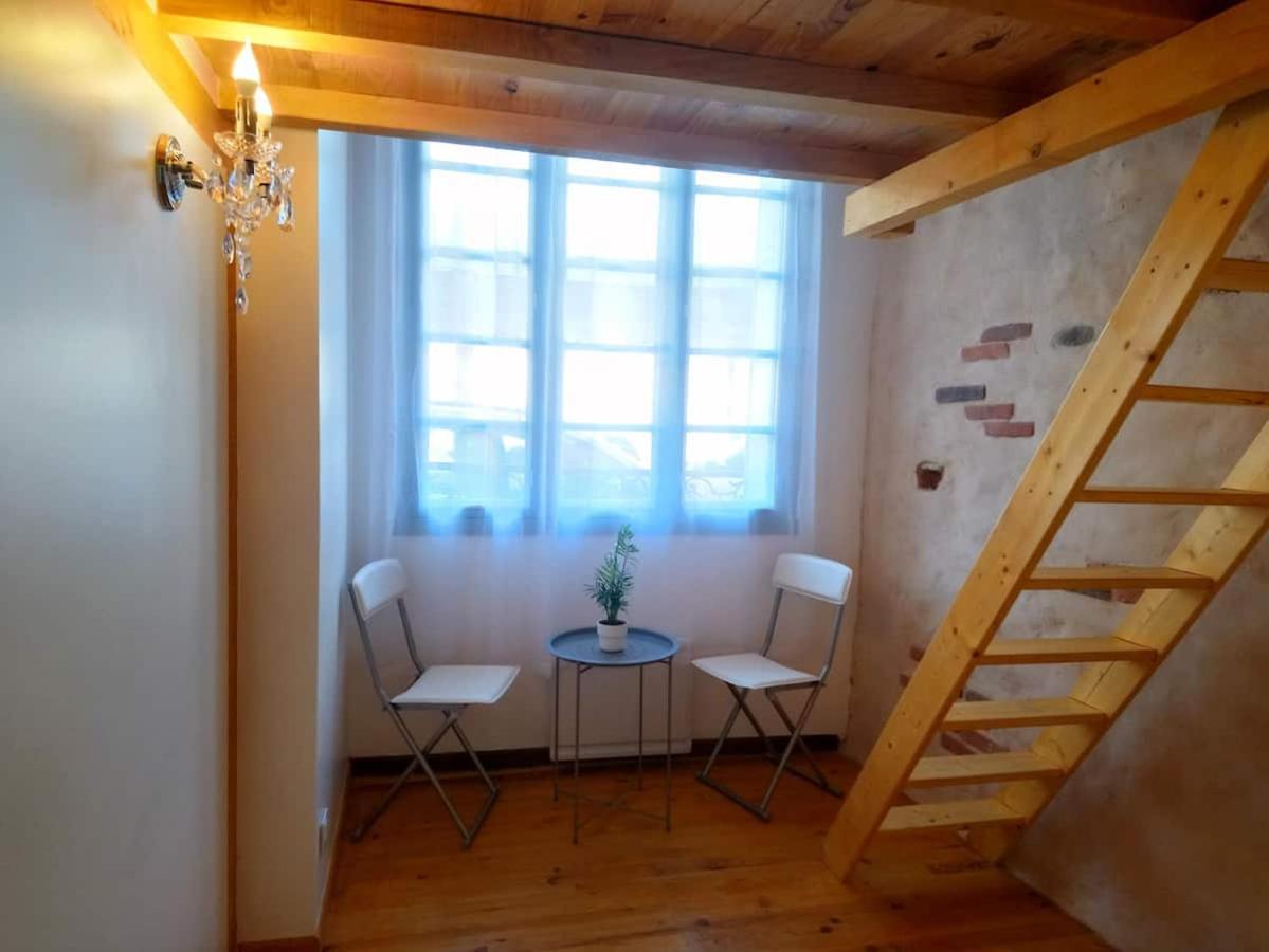 Joli Duplex Avec Balcon Et Vue Sur Place Du Centre Historique ! Foix Exterior photo